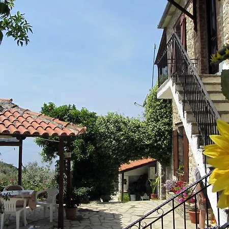 Tsorni Hill Apartment Lefokastro