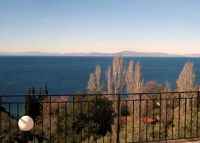 Tsorni Hill Apartment